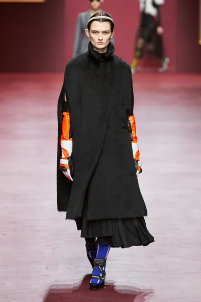 Look 10